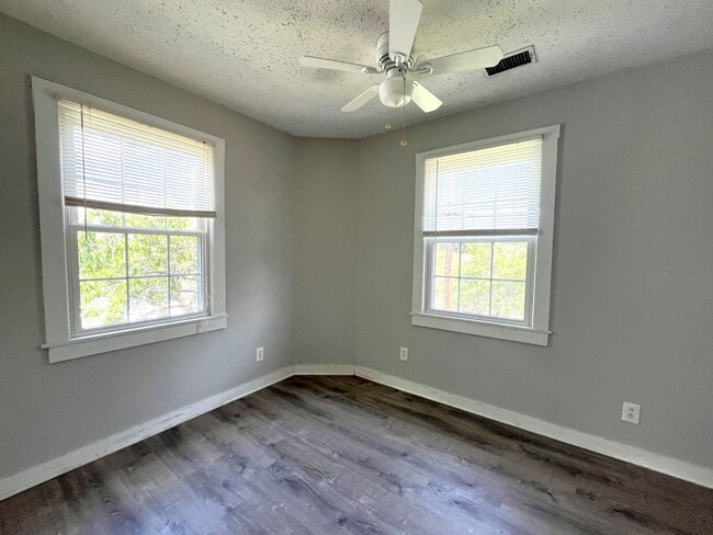 Building Photo - Excellent Location Near Old Hickory Lake