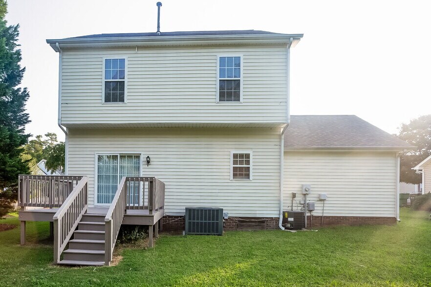Building Photo - 1042 Newfound Hollow Dr