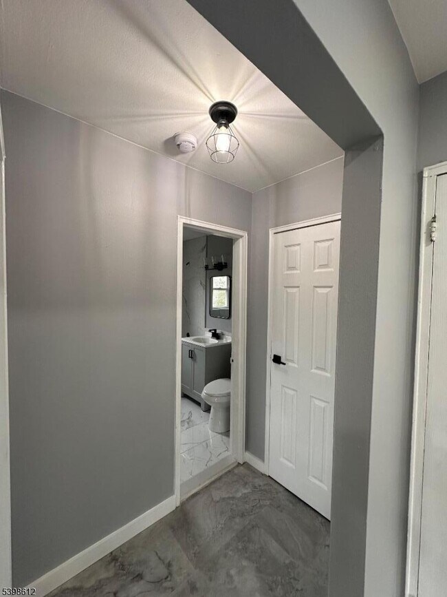 Building Photo - 916 Stuyvesant Ave.