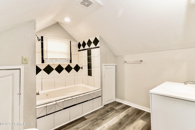 Building Photo - 113 S 43rd St