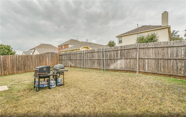 Building Photo - Beautiful 3 bedroom single story home in t...