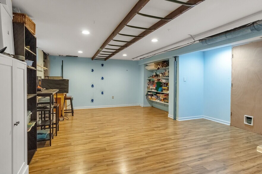 Building Photo - 7066 East Ln