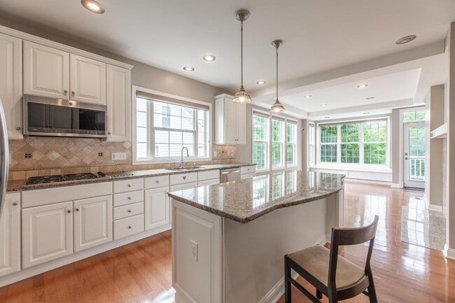 Building Photo - 4930 Brooksview Cir