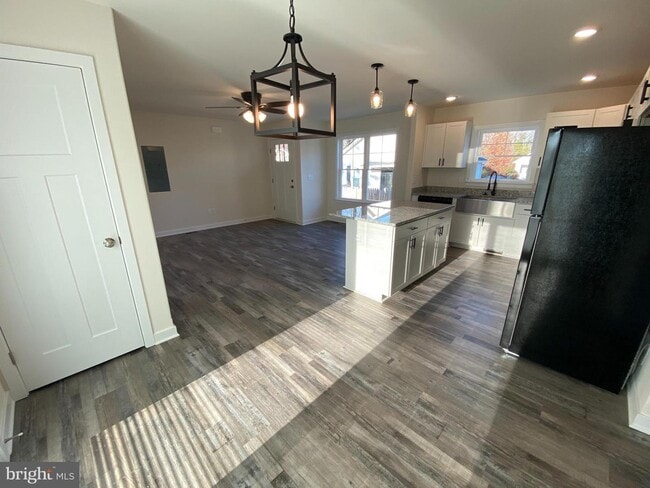 Building Photo - 316 3rd St