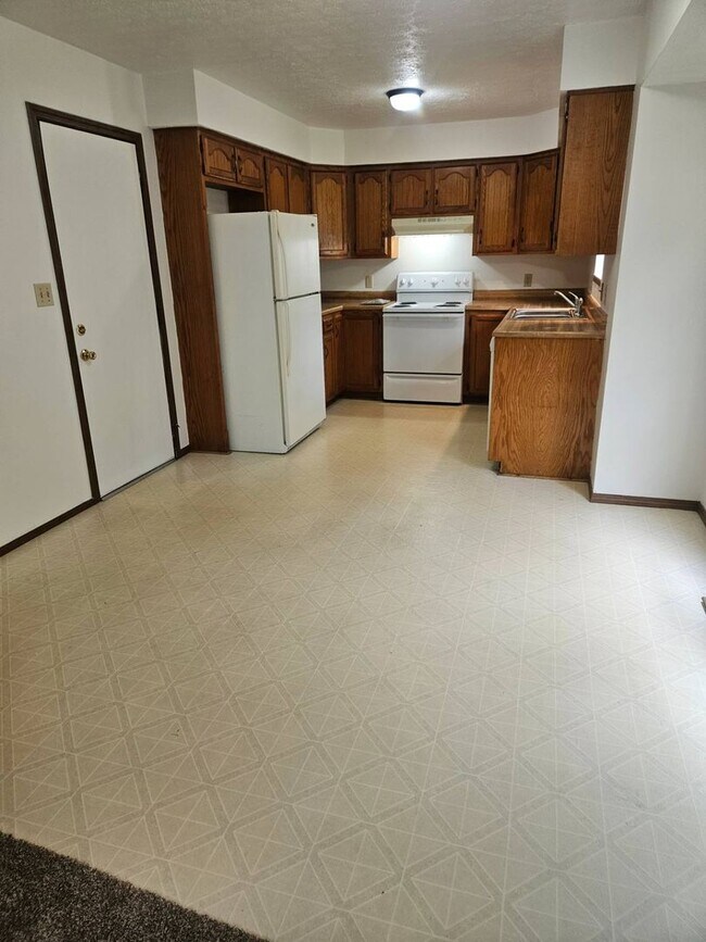 Building Photo - 607/609 W. Edgewood