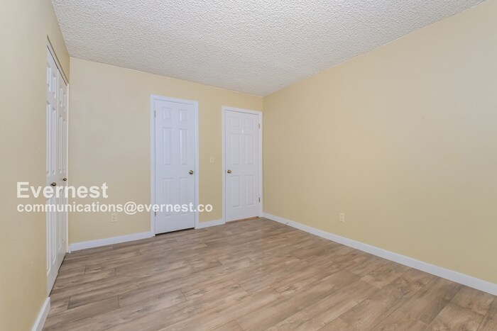 Building Photo - 6844 Countryside Ln