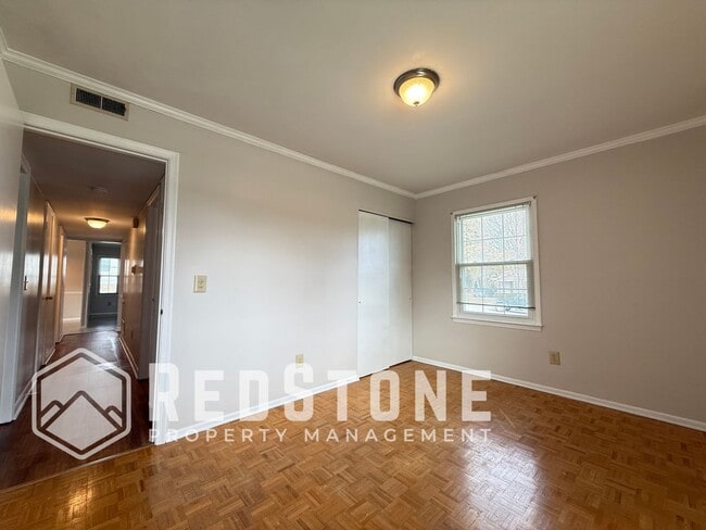 Building Photo - 136 Westview Dr