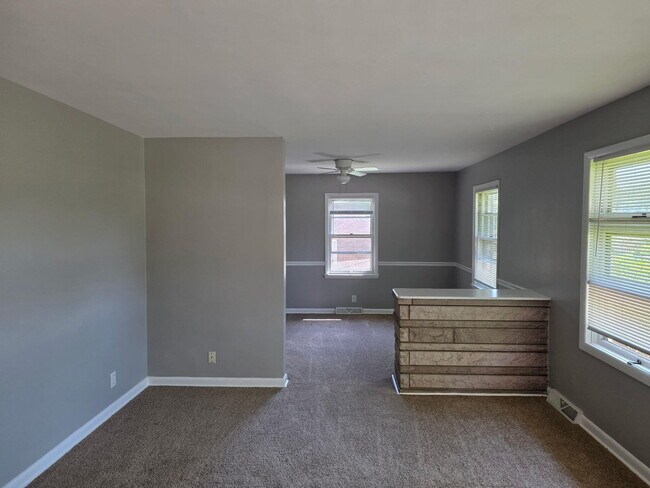 Building Photo - 1728 Shenandoah Dr