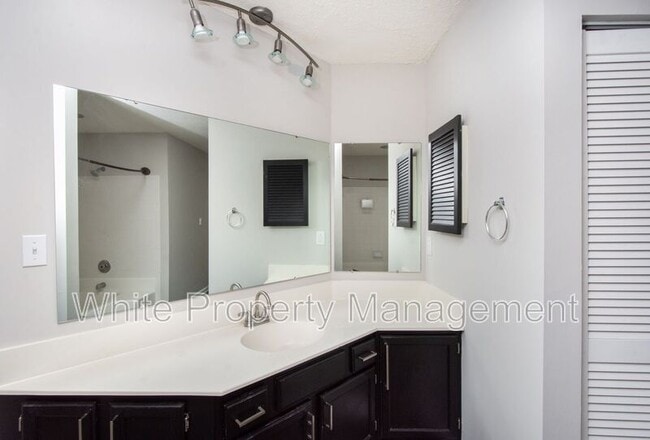 Building Photo - 2555 Stockbridge Dr