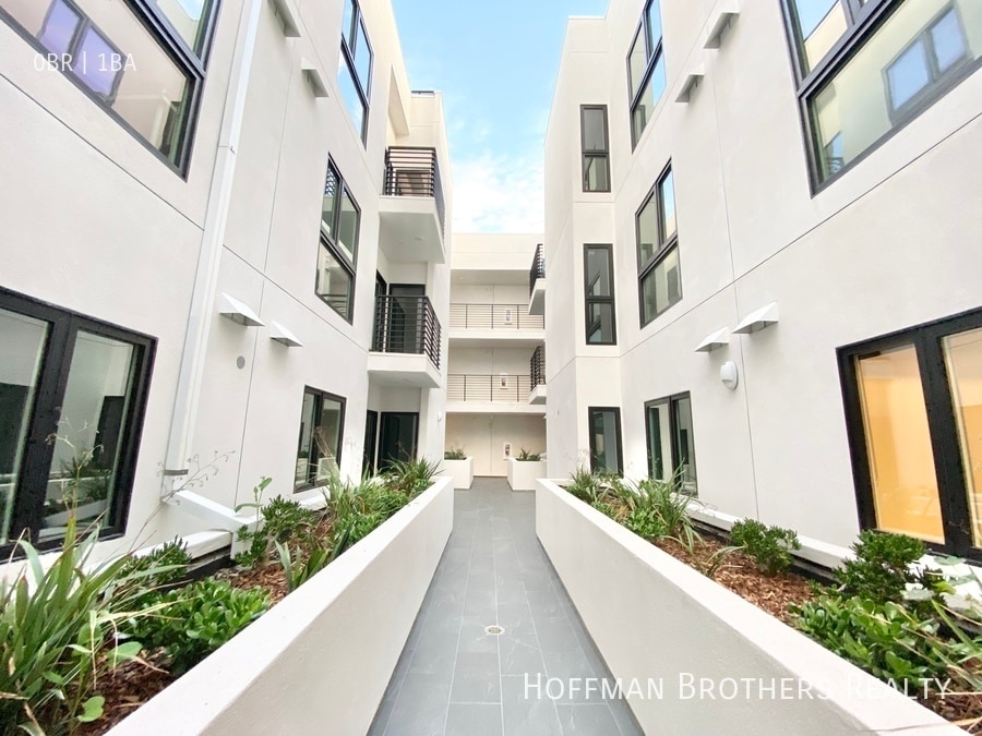 Building Photo - 1534 Brockton Ave