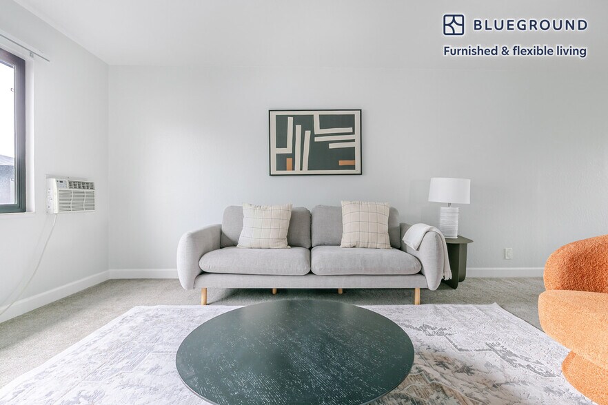 Building Photo - 1945 Latham St