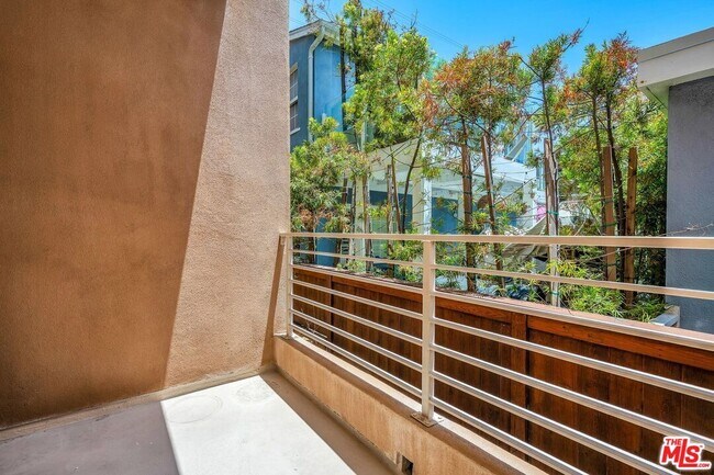 Building Photo - 308 Gull St