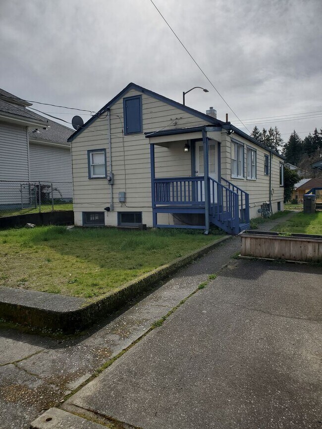 2 br, 1.5 bath House 1718 Burwell Street 1718 Burwell St Bremerton