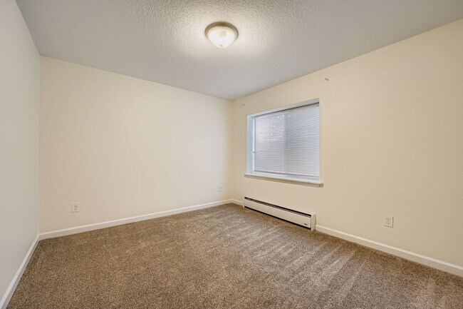 Building Photo - 5500 Clover Basin Dr