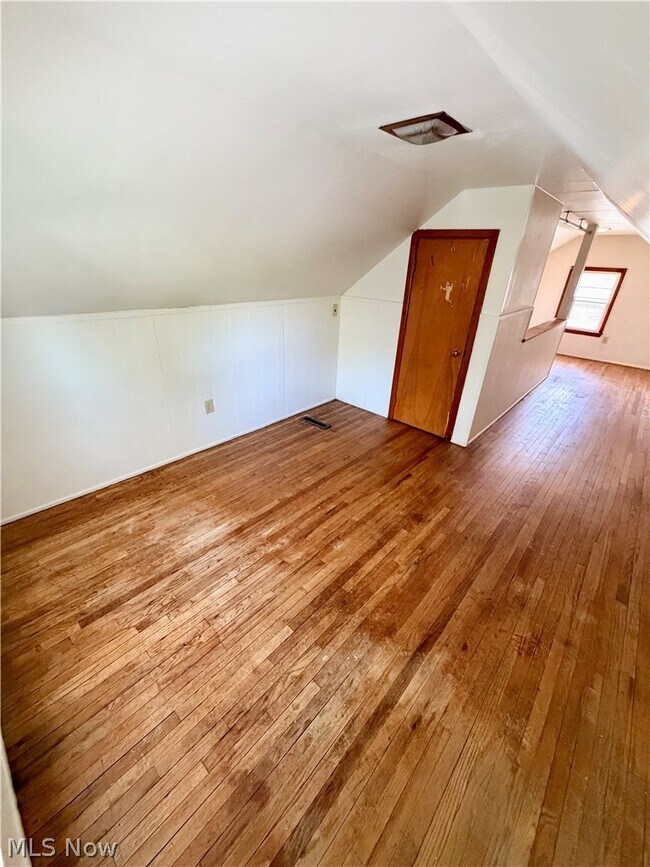 Building Photo - 26 Meadowbrook Ave