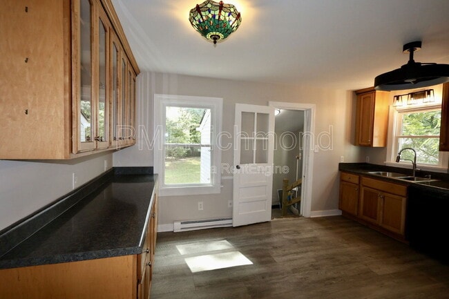 Building Photo - 511 Highland Dr