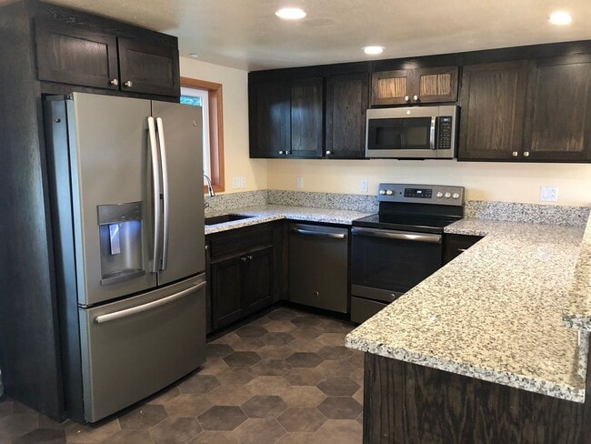 Building Photo - 3 bedroom 2 bathroom house in Thurston!