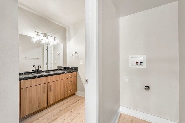 Building Photo - 1405 Vegas Valley Dr