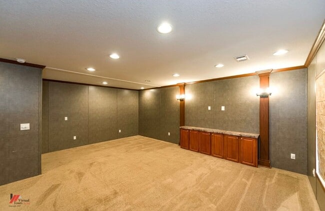 Building Photo - 571 7 Pines Rd