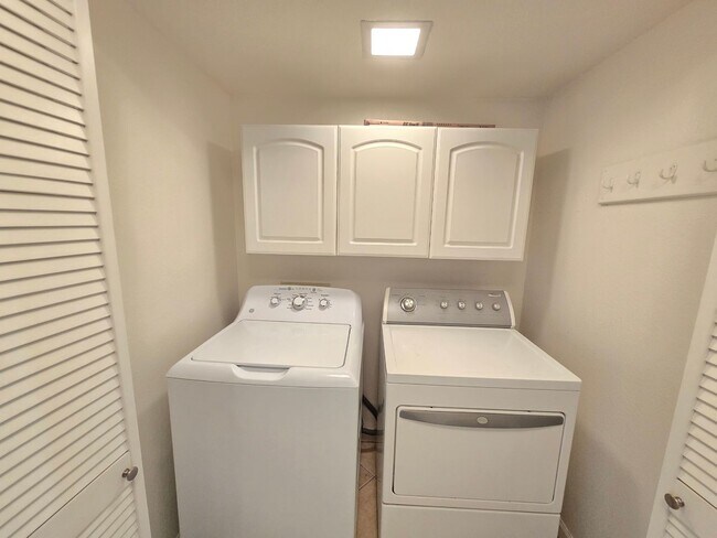 Building Photo - 1 Bed 1 Bath Spacious Apartment