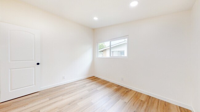 Building Photo - 3036 Coolidge Ave