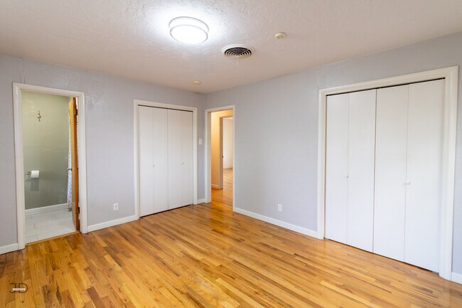 Building Photo - 1556 Singleton Ave