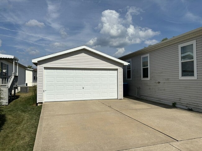 Building Photo - 25621 Shoal Creek Dr