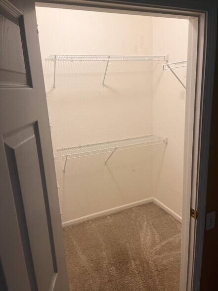 Primary Closet - 10550 Baymeadows Rd