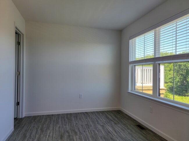 Building Photo - 2129 S Autumn Chase Dr