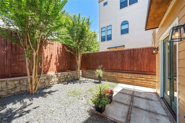 Building Photo - 4408 Dickson St