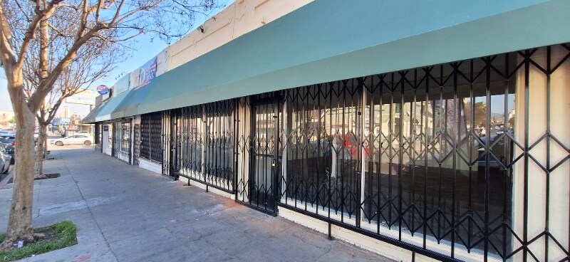 Building Photo - 4278 Beverly Blvd