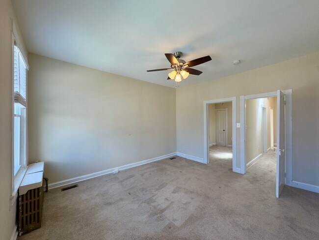 Building Photo - Charming 2Bed/1Bath Townhome in Highlandtown, Baltimore, MD!