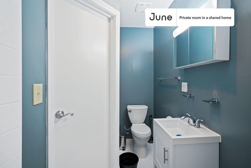 Building Photo - Room in Shared 3 bed/2 bath home in Hell's Kitchen