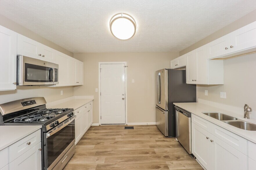 Building Photo - 1076 Hidden Brook Trail