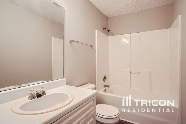 Building Photo - 210 Signet Ct