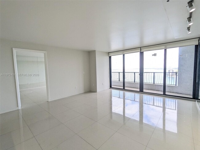 Building Photo - 555 NE 15th St