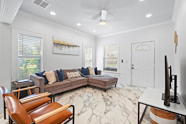 Building Photo - 2560 4th Ave S