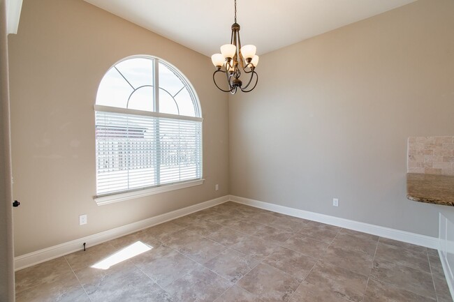 Building Photo - Like New 3 Bedroom Home near Stonebridge M...