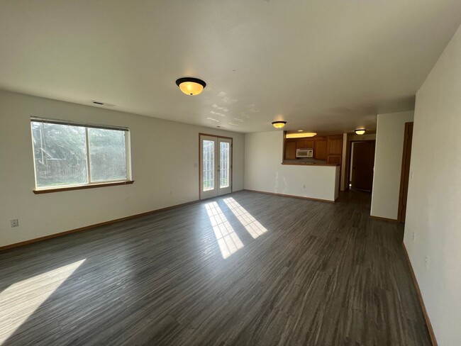 Building Photo - 4 Bedroom 3 Bathroom Home with Attached Ga...