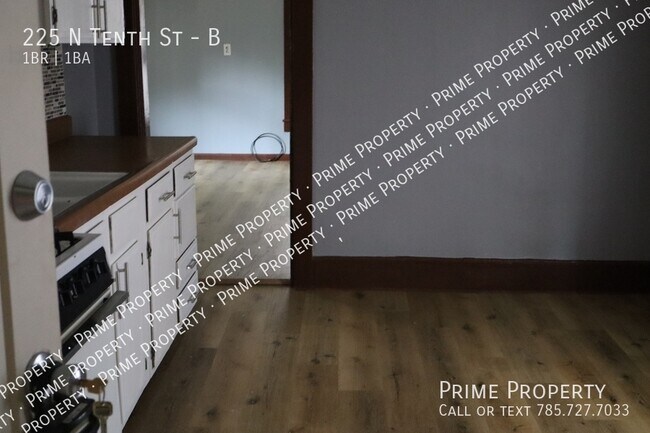 Building Photo - 225 N Tenth St-B