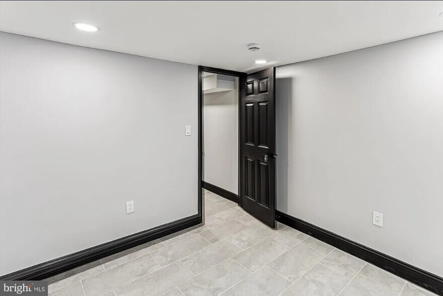 Building Photo - 1820 Walbrook Ave