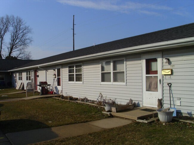 Primary Photo - 109 S Bird St