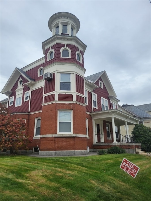 Building Photo - 549 Westford St