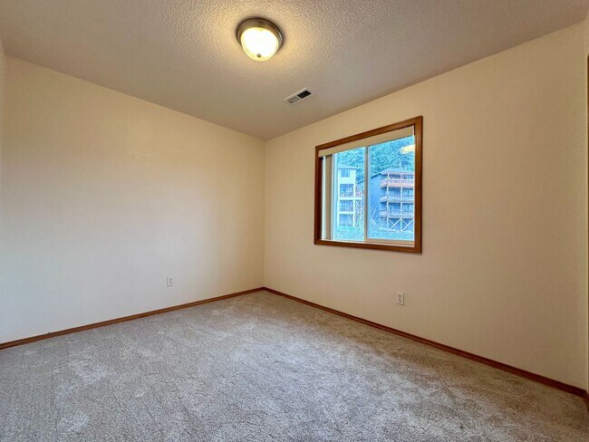 Building Photo - Beautiful Move-In Ready Single-Family Home on a Corner Lot in Gresham!