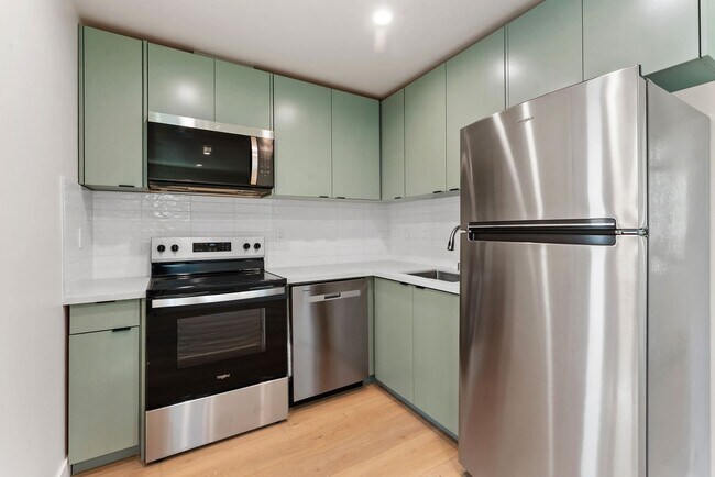 Building Photo - 2735 Broadway-1