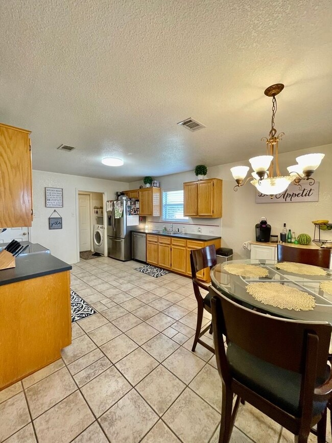 Building Photo - 3107 Woodrow Dr