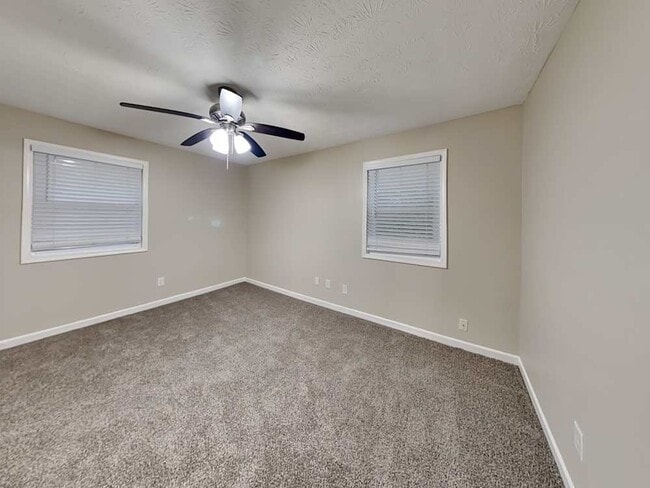 Building Photo - 211 Hunt Ridge Dr