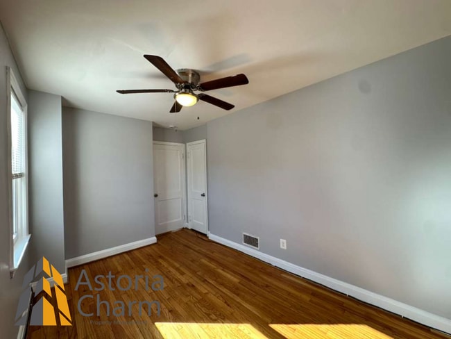 Building Photo - 3 Bedroom Home with Finished Basement, Parking, and Fenced Yard