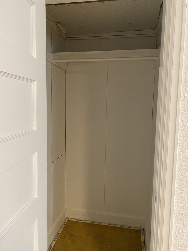 Building Photo - 2 Bed / 2 Bath Home - Close to UNC