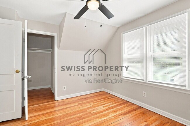 Building Photo - 1590 Vendome Dr S